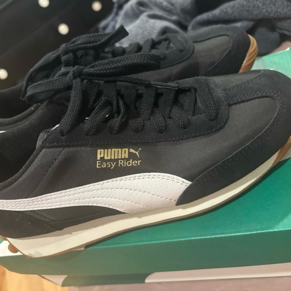 Puma Easy Rider Black and White Sneakers.